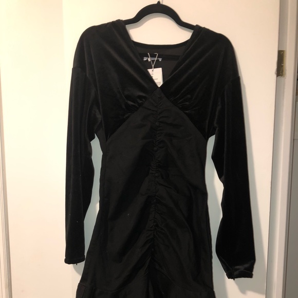 Low-Cut Ruched Dress - Picture 3 of 6